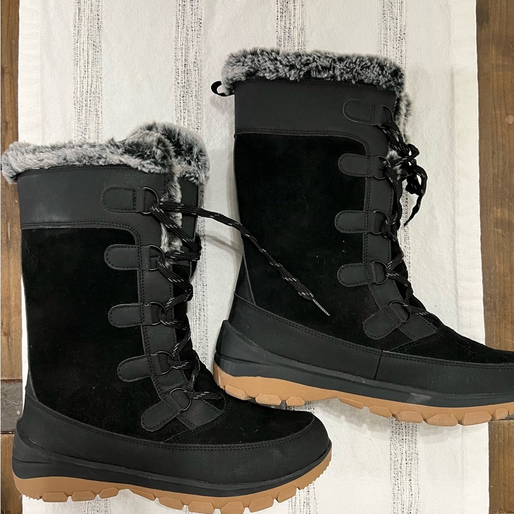 Women’s waterproof winter boots- New- size 9